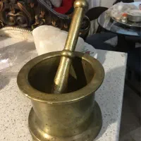هاون برنجی ۷ کیلویی. قدمت بیش از ۸۰ سال