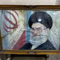 قاب عکس رهبر شهید