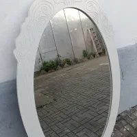 یک عدد پرده ویک عدد آینه ایستاده