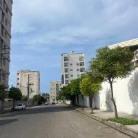 زمین ۲۱۰ متری با بنای قابل سکونت ، شهرک ساحلی