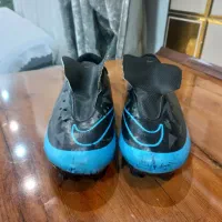 کفش فوتبالی میخی چمن