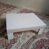 میز کوچیک کم ارتفاع و گلدون