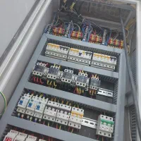 خدمات برق صنعتی و مونتاژ تابلو های برق