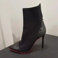مجلسی پاشنه بلند