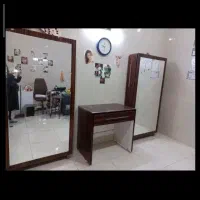 ویترین آینه دار با کشو آرایشگاه