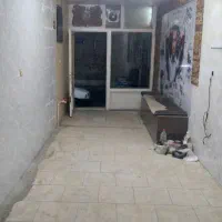 مغازه-بزرگ-ودر-جای-پر-تردد