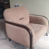 دو دست مبلمان و یک کاناپه