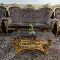 مبل سلطنتی و گنجه در حد نو و میز تلفن رایگان