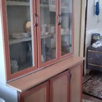 بوفه/ویترین دو تیکه با بدنه فلزی مقاوم