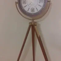 ساعت ایستاده و جلو مبلی