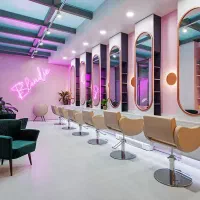 نیازمند شاگرد دوتا خانم برای سالن زنانه