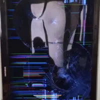 تلویزیون 46 سامسونگ صفحه جلو ش شکسته