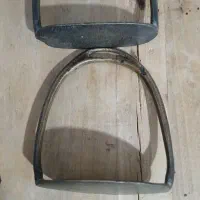 دو‌عدد‌جا‌پای‌زین‌اسب