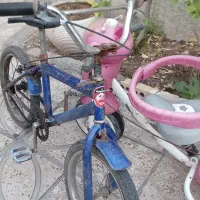 دوچرخه ۱۶ وبا یک سه چرخه