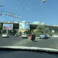 خانمی جهت نظافت در فروشگاه