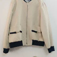 بامبر|لباس|تهران, تسلیحات|دیوار