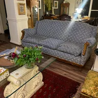 کاناپه سه نفره پارچه و چوب