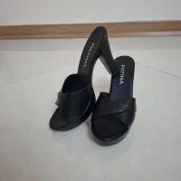 یک‌جفت صندل نو سایز ۳۷