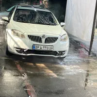 کارگر کارواش لانسگیر و خشک