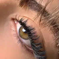 خدمات اکستنشن مژه و ابرو