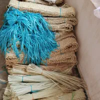 تعدادی بل .کلاه.بادبزن.زنبیل با پیش نخل