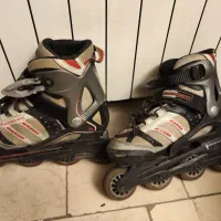 یک جفت کفش اسکیت رولر بلید با کلاه اوریجینال