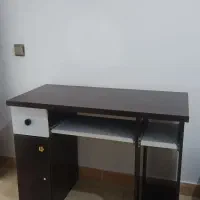 یک عدد میز کامپیوتر سالم درحد نو