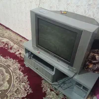 تلویزیون با میز و دستگاه