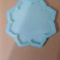 تعدادی قالب رزین و وسایل رزین