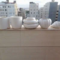 باسلام ۱۴ عدد گلدان چینی یکیش ترک داره بقیش سالمه