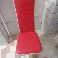 صندلی قهوه ای و قرمز