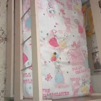 تخت گهواره ای نوزاد و صندلی غذا