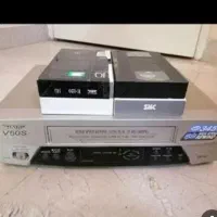 تعدادی دستگاه  ویدئو و دستگاه CD