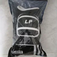 زانوبند و لباس ورزش