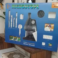 میکروسکوپ و تعدادی وسیله