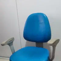 یک عدد صندلی در حد نو