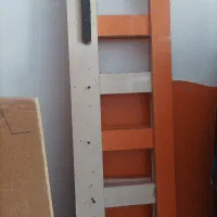 تخت لبه دار