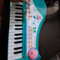 پیانو برقی ۳۱ کلیده نو سالم،