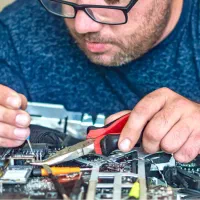 مرکز تخصصی تعمیرات فوری تلویزیون در منزل LCD و LED