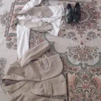 کت وشلوار بچه گانه همراه کفش مشکی و پیراهن سفید
