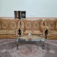 مبل ۵ نفره همراه با میز وسط