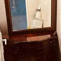 آینه و بوفه و دراور چوبی