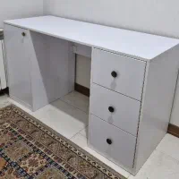 میز تحریر سه کشو و کمد دار بسیار تمیز