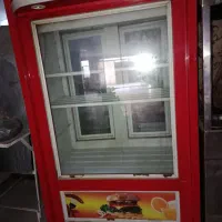 یخچال مغازه سالم ب  علت تعقیر شغل ب فروش میرسد