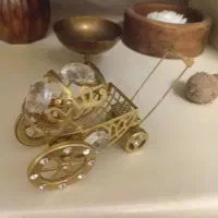 یک عددکالسکه طلایی نگین دار