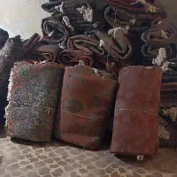 فروش فرش های ماشینی و دستباف کهنه مناسب باغ