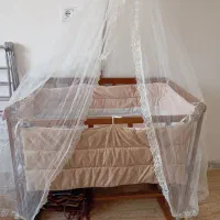 گهواره تخت کنار مادر