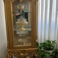بوفه سه طبقه چوبی شیشه ها و اینه سالم