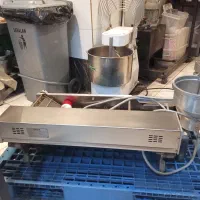 فروش دونات زن و دستگاه شیتر