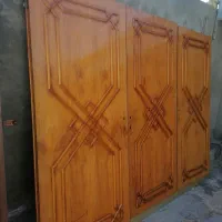 در خانه چوبی